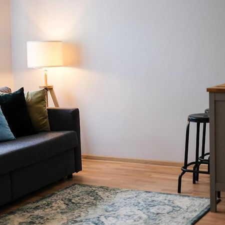 Ohtu Poik 2 City Center Basement Apartment Pärnu Eksteriør billede